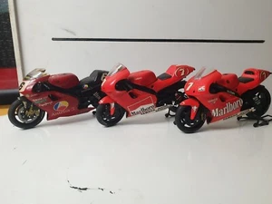 Tamiya 1 :12 motorcycles - lot of 3 Yamaha YZR500 - Picture 1 of 4