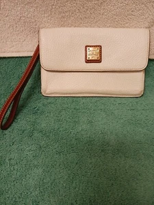 Dooney & Bourke Molly Flap Wristlet White Pebble Grain Zip Snap Zip EXCELLENT - Picture 1 of 8