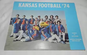 Kansas vs Oklahoma State 1974 Spieltag Fußballprogramm & Happy Jayhawk Aufkleber - Bild 1 von 11