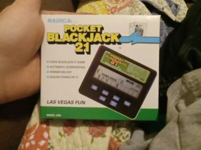 Винтажная ручная модель видеоигры 90-х Radica Pocket Blackjack 21 1350 новая из старых запасов - Изображение 1 из 4