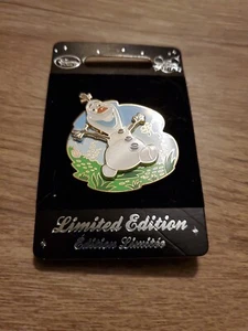 DISNEY PIN FROZEN OLAF SUMMER TIME DISNEY STORE UK LIMITED EDITION LE PIN - Picture 1 of 2