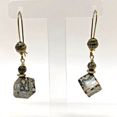 Pendientes de gancho colgantes de colección de piel de leopardo cúbico de jaspe y latón con cuentas 10,1 g Foto 1 de 4