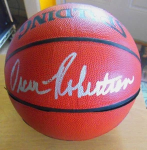 Oscar Robertson Auto Spalding Indoor/Outdoor Basketball COA PSA/DNA - Picture 1 of 7