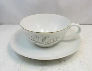 Vintage 1961 Kaysons Fine China Japan "Golden Rhapsody" Pattern Cup & Saucer - Picture 1 of 7