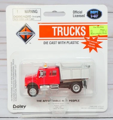 Camiones Boley 4008-16, camión de volteo International doble cabina rojo y plateado, escala HO Foto 1 de 3
