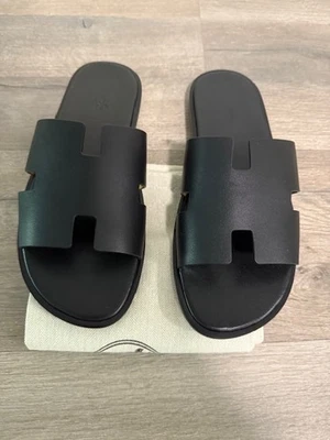 Sandalias HERMES Izmir para hombre talla EU 43 US 10 UK 9 cuero negro plano logotipo H Foto 1 de 4
