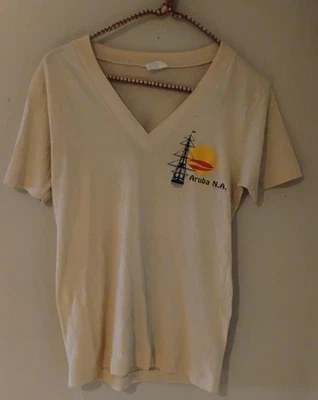 Camiseta De Colección Años 70 Aruba NA Hanes Gráfica Puntada Única | Para Mujer Pequeña 34-36 Foto 1 de 4