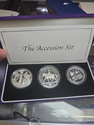 2002 Golden Jubilee Accession Silver Proof 3 Coin Set Box Coa - Image 1 of 2
