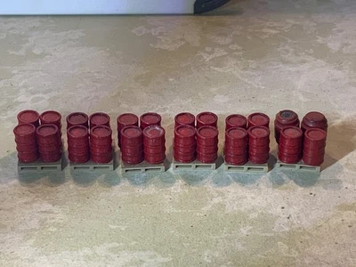 Army barrels on skids by Pegasus 1/72 scale color is red - Image 1 of 2