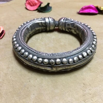 Pulsera antigua islámica yemenita vintage de latón blanco cobre - سوارة يمنية  Foto 1 de 4