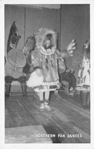 Postal postal: Northern Fan Dancer, foto en blanco y negro, Alaska, años 40, sin publicar - Imagen 1 de 2