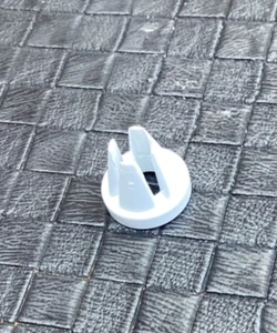 BERNINA SEWING MACHINE SPOOL THREAD COTTON PIN STOPPER CAP RETAINING DISC SMALL - Picture 1 of 2