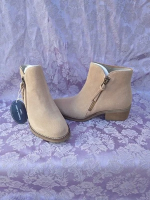 White Mountain Altos Beachwood/Suede Ankle Boot Size 6.5 - Image 1 of 4