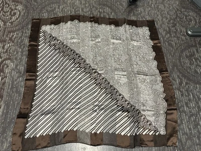 Bufanda de seda vintage Escada marrón imitación encaje y borla Foto 1 de 4