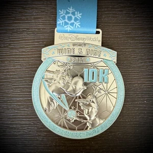 2019 Run Disney 10k Olaf & Sven Medal Wine& Dine - Picture 1 of 1