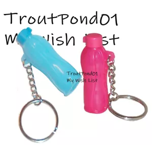 Tupperware Schlüsselanhänger Öko Flasche 2er Set rosa + blau Neuheit Schlüsselanhänger Sammlerstück - Bild 1 von 3