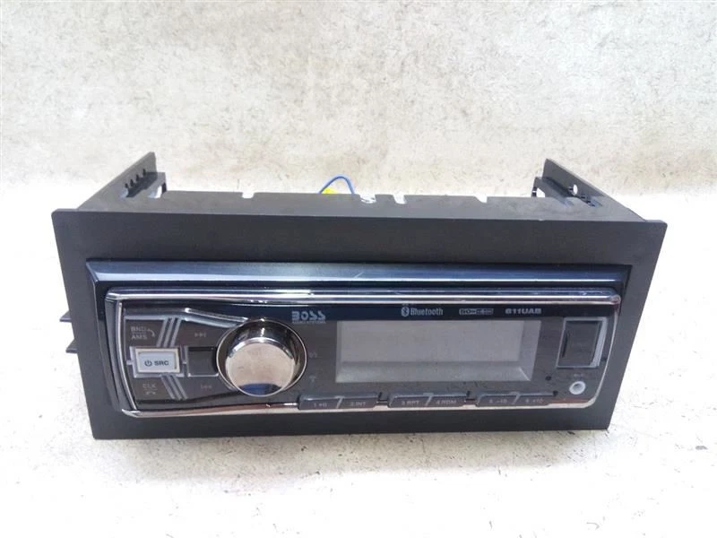 BOSS 611UAB AM FM Stereo Radio USB AUX b2-40/197729 - Image 1 of 4