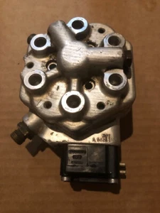 Mercedes Fuel Distributor part #0438101044 for W124/ W129 cleaned - Picture 1 of 6