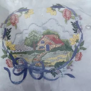 Bucilla 1993 Stamped Embroidery Pillow Kit - Cottage Wreath 33305 Cottage Flower - Picture 1 of 3