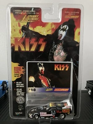 Coche divertido Kiss Gene Simmons escala 1:64 diecast por Johnny Lightning  Foto 1 de 4
