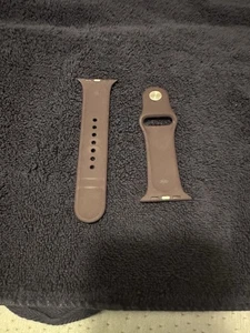 Bracelet de montre en silicone marque Apple S/M prune 45 mm - Photo 1 sur 3