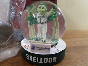 New in Box Daytona Tortugas SHELLDON CHRISTMAS IN JULY SNOWGLOBE - Picture 1 of 3