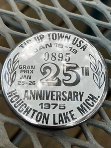 1975 TIP UP TOWN BADGE PIN PINBACK-MICHIGAN DEER BEAR FISHING PATCH - Picture 1 of 2