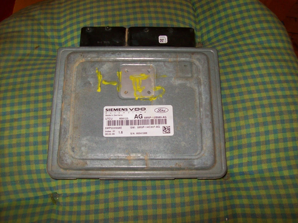 Centralina motore FORD FOCUS II 1.6TDCi 5WP22350AE SW:5M5P14C337AG dal 2006 - Immagine 1 di 1