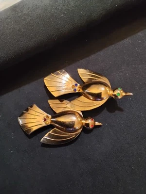 Two Vintage Pegasus CORO  GOLD-PLATED BROOCH DOVES MARKED CORO - Image 1 of 4