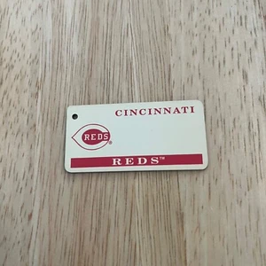 Vintage MLB Cincinnati Reds Keychain Key Chain Ring Plastic 90s Tag Express - Picture 1 of 2