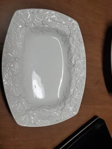 2 I Patrizi 12" Pasta Serving Bowl Embossed Poinsettia White Euc Bin 152 - Picture 1 of 6