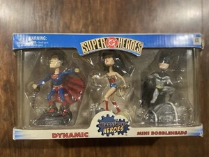 SDCC Exclusivo 04 DC Headstrong Heroes Bobblehead Superman Batman & Wonder Woman - Imagen 1 de 5