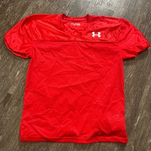 Under Armour Youth Football Jersey Top Red YXL Short Sleeve Shirt - Picture 1 of 3