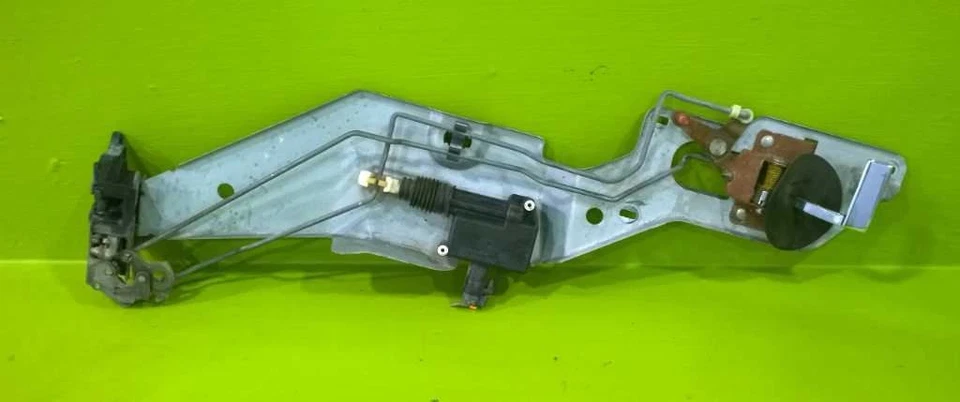 92-96 ROADMASTER SW DRIVER LEFT FRONT INTERIOR DOOR HANDLE W/DOOR LOCK ACTUATOR - Image 1 of 3