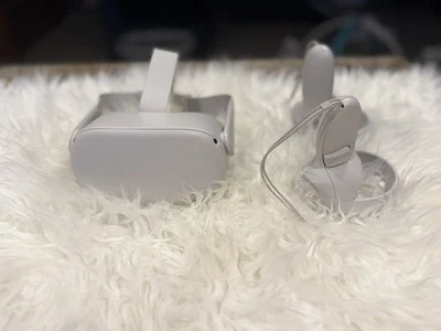 Auriculares y controladores de mano Meta Quest 2 VR de 256 GB Foto 1 de 4