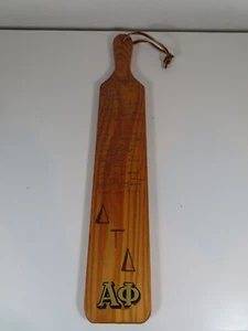 Vintage 79-82 Alpha Phi Delta Tau Delta maggiordomo U. Paddle Sorority Fraternity 22" - Foto 1 di 5