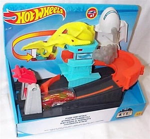 HOT WHEELS PTERO PORT ATTACK PLAYSET & 1 CAR GBF94 New - Picture 1 of 1