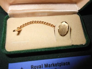 Vintage Fosters TIE TACK PIN WITH BOX INITIAL R GOLD TONE - Picture 1 of 4