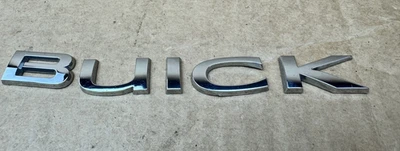 Placa de identificación de maletero con emblema Buick Enclave 2008-2014 letras cromadas OEM Foto 1 de 4