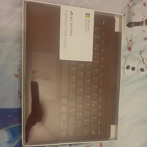 Microsoft Surface Pro Signature Type Cover French Keyboard AZERTY Alcantara - Picture 1 of 5