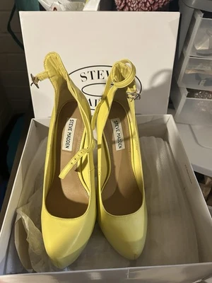 Zapatos para mujer Steve Madden amarillos Foto 1 de 3