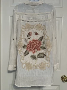 Aratta Silent Journey Everyone Wonders Embroidered Rose Floral Blouse Size M - Picture 1 of 11