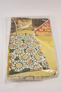 Vintage Columbia-Minerva Daisies Hooked Rug Kit -Huge Mid-Century Modern Hooking - Picture 1 of 2