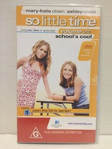 SO LITTLE TIME ~ VOLUMEN UNO ~ SCHOOL'S COOL ~ MARY-KATE & ASHLEY OLSEN ~ VIDEO VHS - Imagen 1 de 2