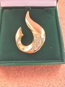 Fashion Brooch - Picture 1 of 2