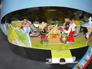 PRÉSENTOIR CASQUE GAULOIS KINDER SURPRISE ASTÉRIX SÉRIE 2000 AVEC FIGURINES - Imagen 1 de 3