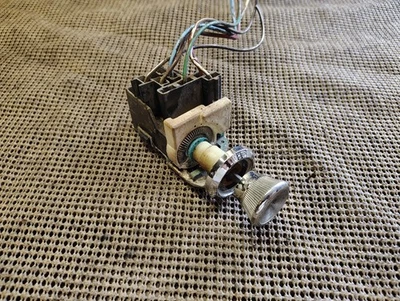 Pontiac Catalina Bonneville 1969 1970 interruptor de faros original GM Foto 1 de 4