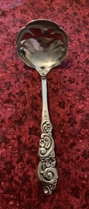 Oneida Barcelona Stainless Steel Shell Bowl Gravy Ladle Floral 7 1/4” - Picture 1 of 5