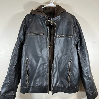 Chaqueta negra remachada capucha extraíble para hombre L. imitación cuero Foto 1 de 4