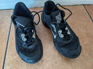 Talla 7.5 - Nike Giannis Immortality 2 Swoosh Holográfico Negro 2022 - Imagen 1 de 9